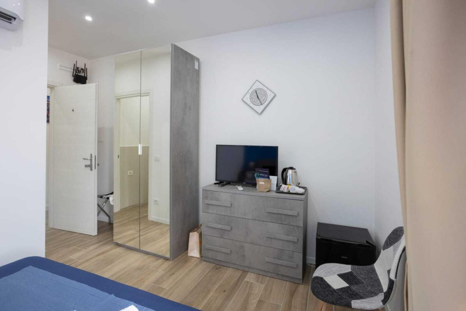 Giuly Suites & Rooms Napoli Ngoại thất bức ảnh